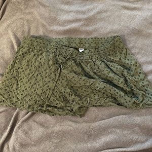 Old Navy XL Army Green and Black Shorts